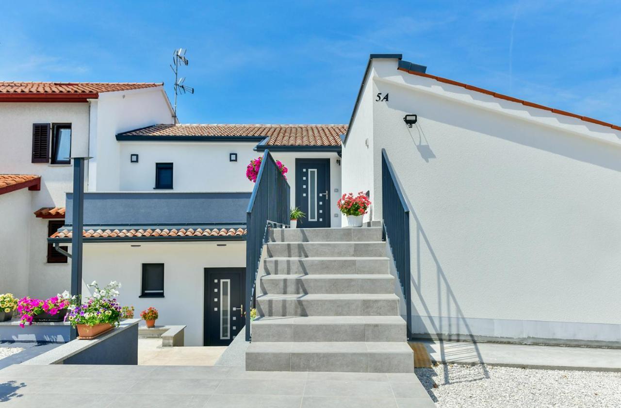 Apartment Aura Poreč Exterior foto