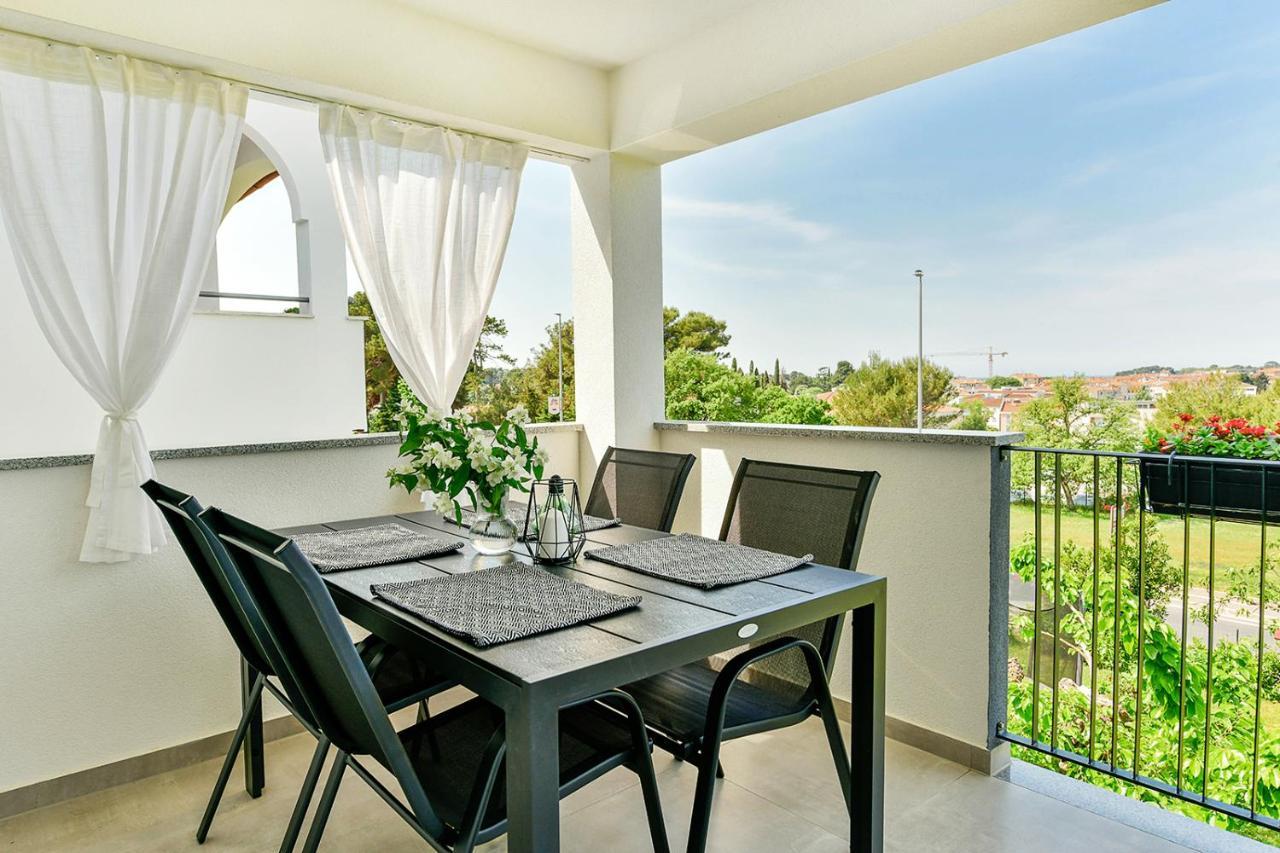 Apartment Aura Poreč Exterior foto